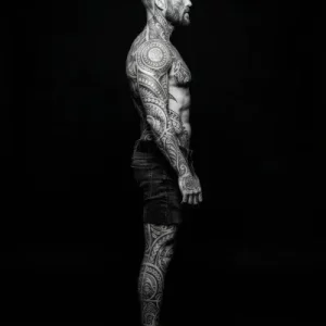 Mann Tattoo schwarz weiss