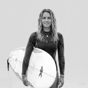 Beach Girl Surfing Board schwarz weiss