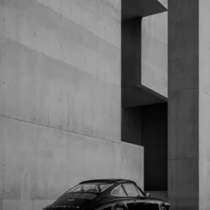 Porsche Design Gebäude Futuristisch schwarz weiss