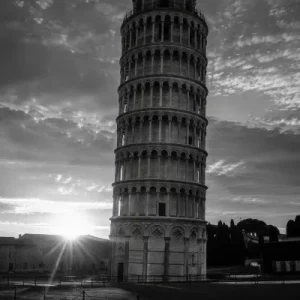 Sonnenuntergang Schiefer Turm von Pisa schwarz weiss